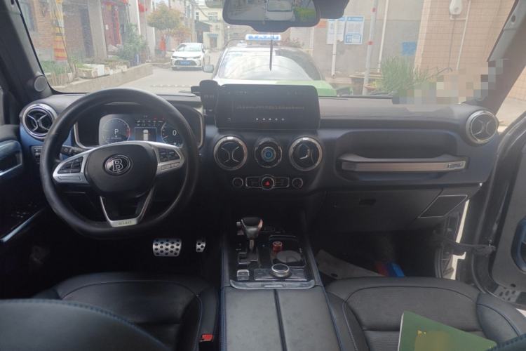 Used BAIC Off-Road BJ40 2018 PLUS 2.3T Automatic Four-Wheel Drive Flagship Version China V Emission Standard Center Console