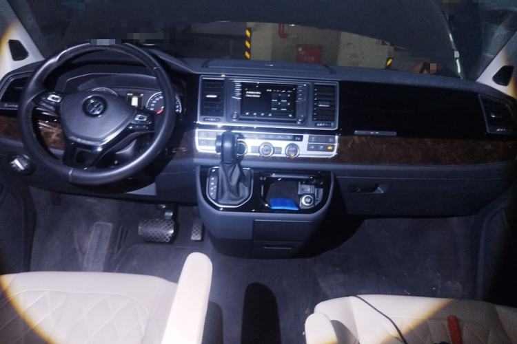 Used Volkswagen Multivan 2019 2.0 TSI 4x4 Prestige Edition 7-Seater Center Console