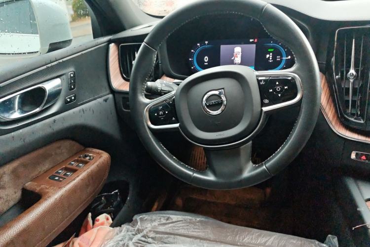 Used Volvo XC60 New Energy 2022 T8 Plug-in Hybrid All-Wheel Drive Zhiyuan Sport Edition