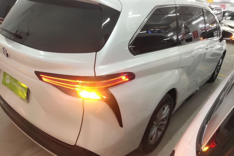 Used Toyota Sienna 2021 2.5L Hybrid Platinum Edition
