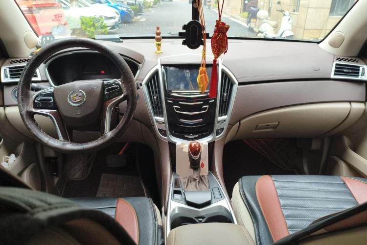 Used Cadillac SRX 2013 3.0L Luxury Model Center Console