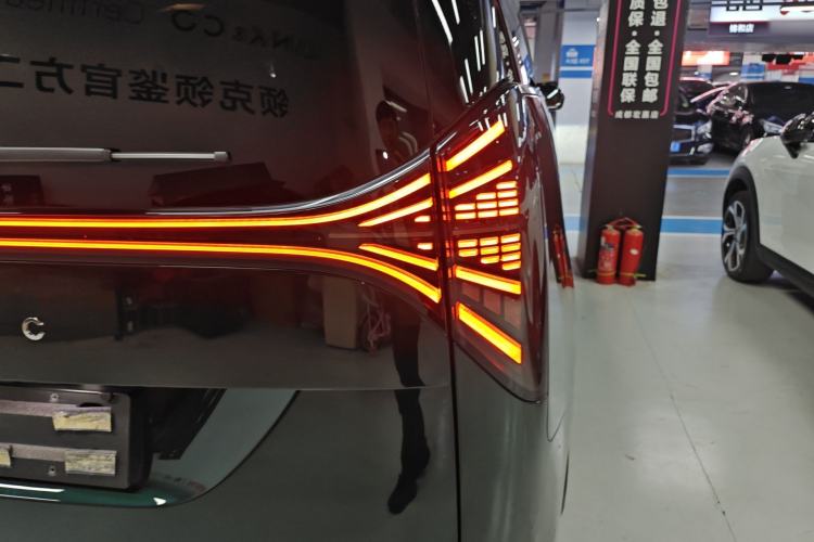 Used Geely Galaxy LEVC L380 2024 140-Degree 6-Seater All-Wheel-Drive Ultra Right Rear Taillight