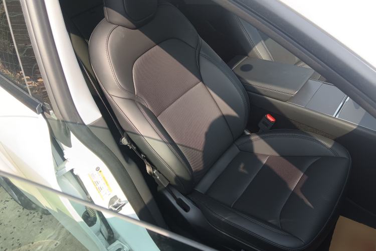 Used Tesla Model Y 2025 Rear-Wheel-Drive Version
