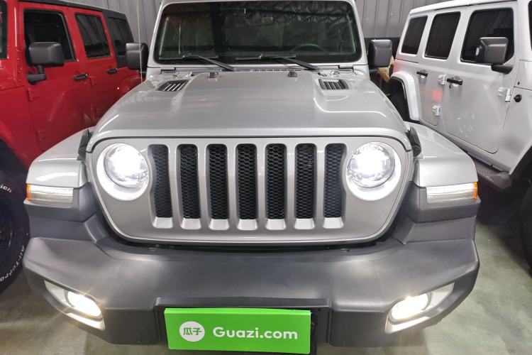 Used Jeep Wrangler 2019 2.0T Sahara Four-Door Version China VI Emission Standard
