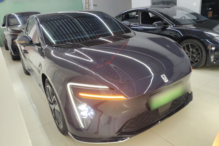 Used Avatr 06 2025 Pro Range-Extended Edition Front Right 45 Deg