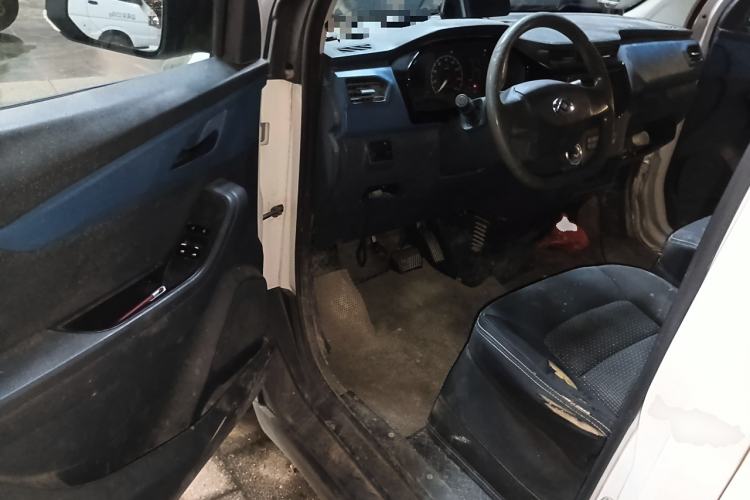 Used SAIC MAXUS EV30 2019 City Logistics Vehicle Fast Delivery Version Long Wheelbase Mengguli 35 kWh