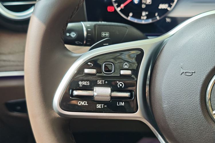 Used Mercedes-Benz E-Class 2019 E 260 L Interior 12