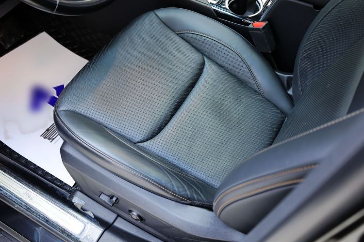 Used Jeep Grand Commander 2018 2.0T Four-Wheel Drive Smart Enjoyment Version China V Emission Standard
