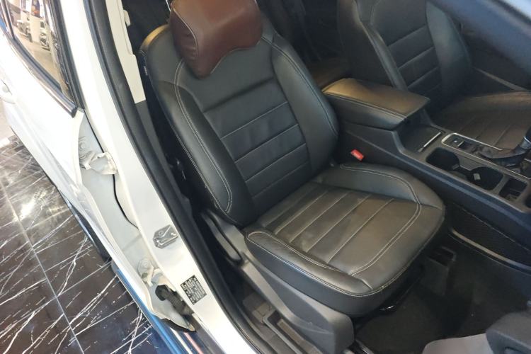 Used Ford Kuga 2017 EcoBoost 180 Two-Wheel-Drive Tiger Leap Model
