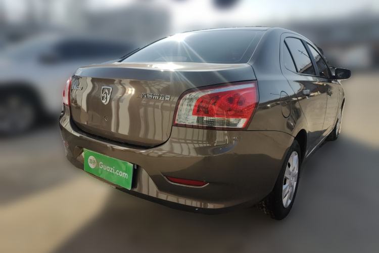 Used Baojun 630 2013 1.5L manual standard version
