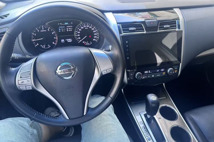 Used Nissan Teana 2013 2.0L XL Comfort Edition Interior 3