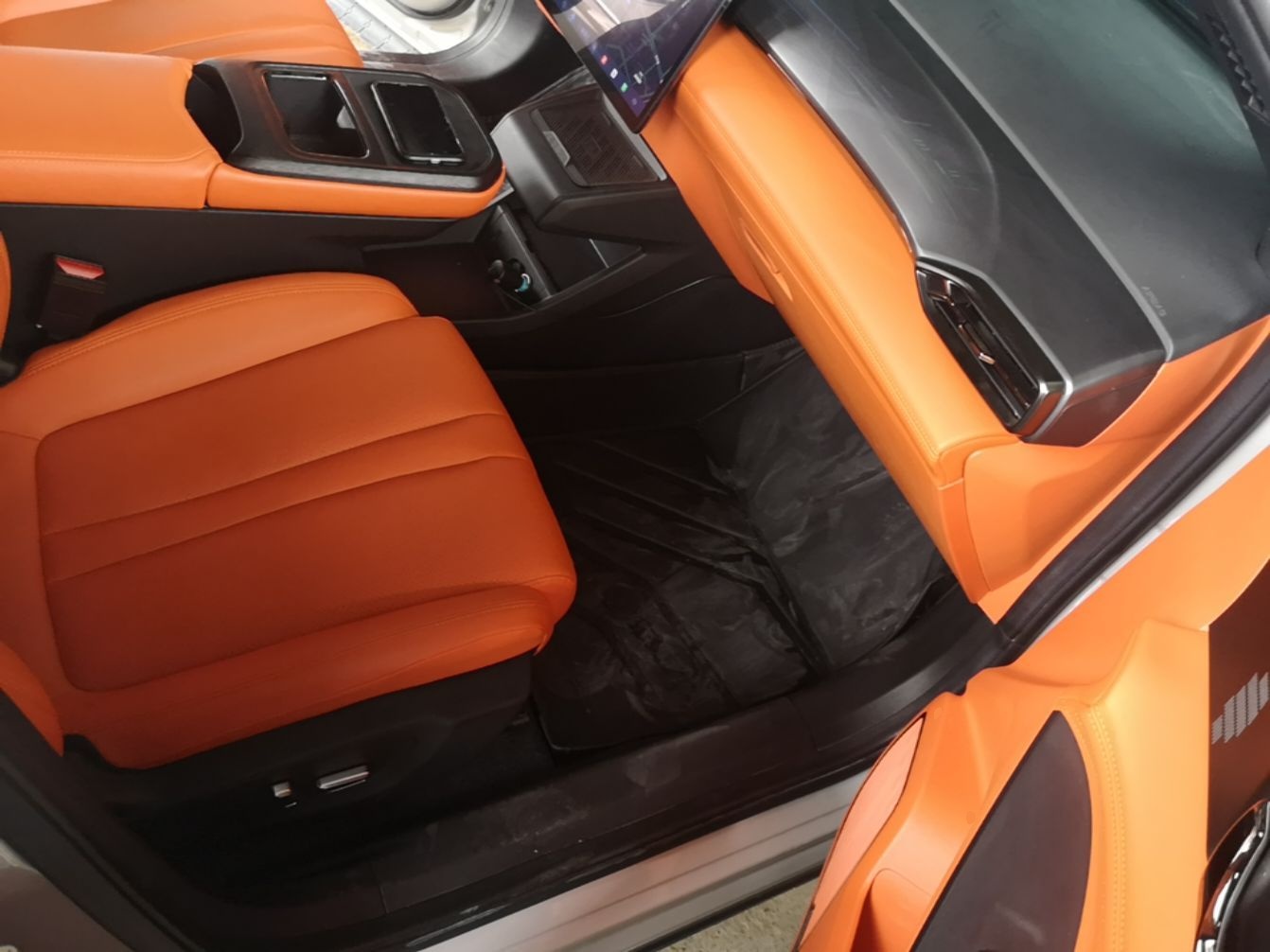 Dongfeng Aeolus L7 New Energy 2024 205 Plus — снимка 19