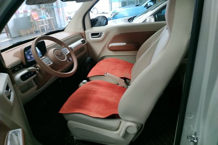 Used Wuling Hongguang MINIEV 2024 3rd Generation 215km Advanced Version Left Front Seat