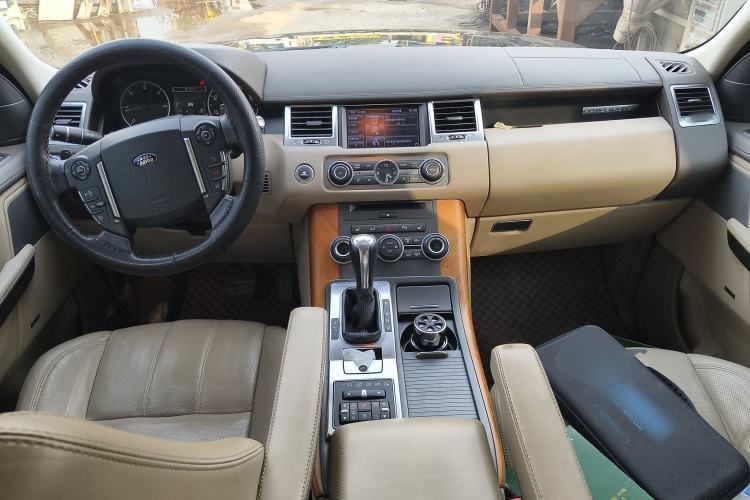 Used Land Rover Range Sport 2013 3.0 TDV6 Diesel Edition Interior 2