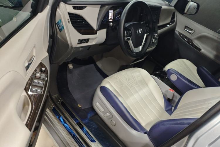 Used Toyota Sienna 2020 3.5L Two-Wheel Drive CE Trim 7-Seater Canadian Version