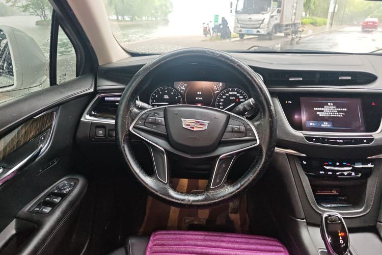 Used Cadillac XT5 2018 25T Luxury Model Steering Wheel