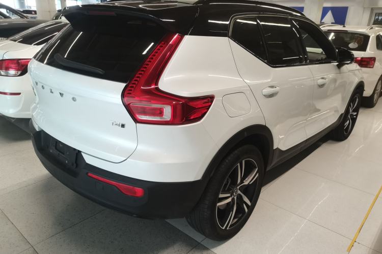 Used Volvo XC40 2022 T4 Four-Wheel Drive Smart & Dynamic Sport Edition Rear Right 45 Deg