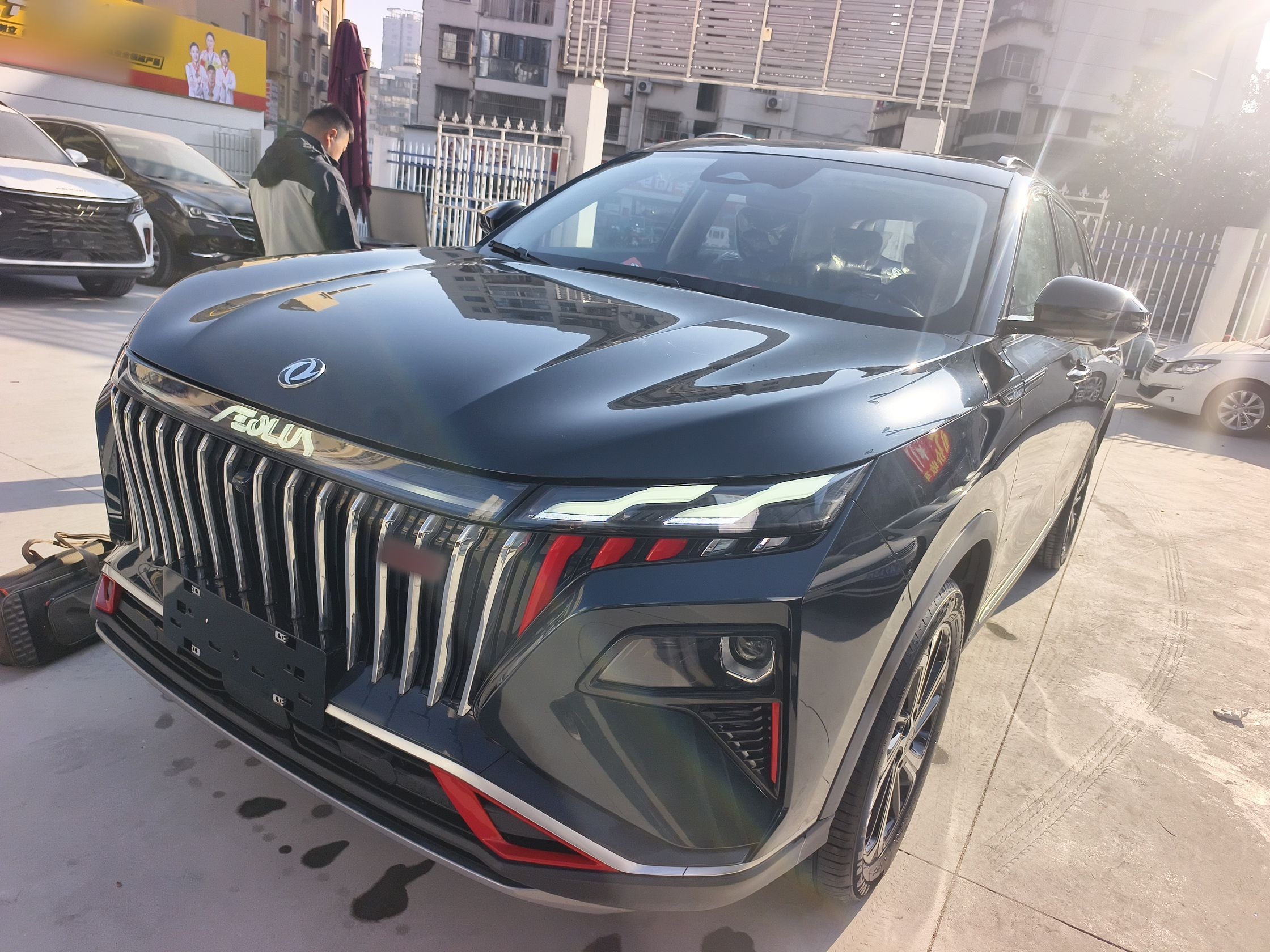 تحت مقدمة السيارة