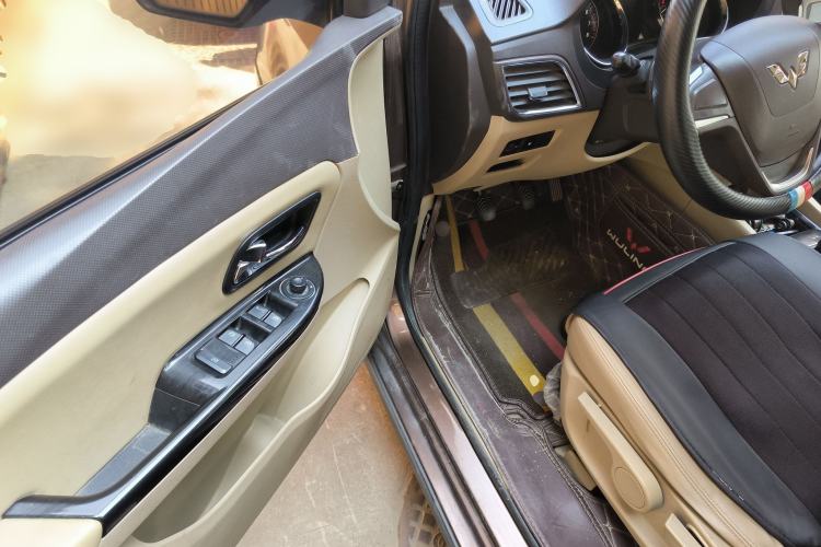 Used Wuling Hongguang 2015 1.5L S1 Luxury National Emission Standard V
