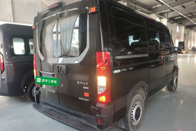 Used Iveco Eurocargo 2021 2.0T Manual Super-Rui Short Wheelbase Low-Roof Side-Hinged Door F1A
