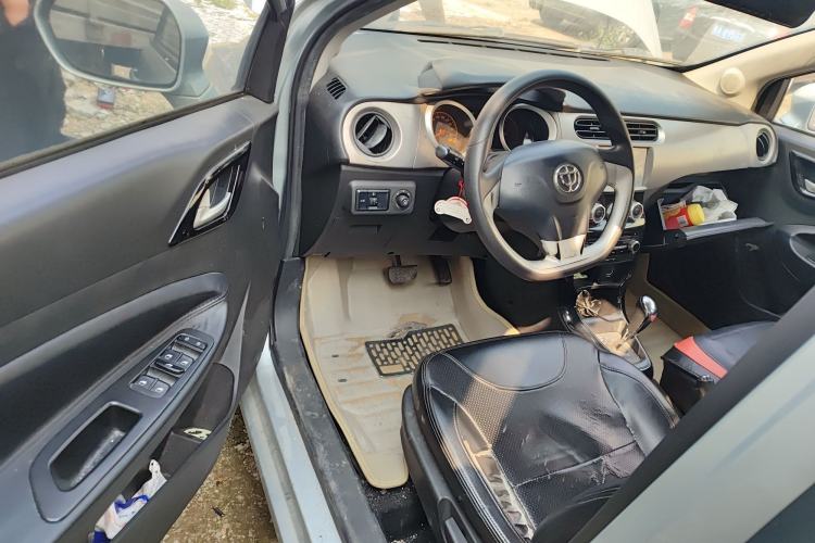 Used Brilliance H230 2012 1.5L AMT Sunroof Version
