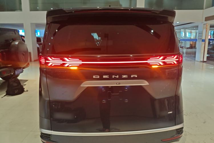 Used Denza D9 2022 DM-i 970 Four-Wheel Drive Flagship Model Rear