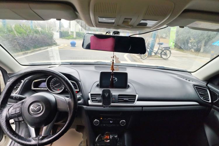 Used Mazda 3 Axela 2014 Sedan 1.5L Automatic Luxury Model