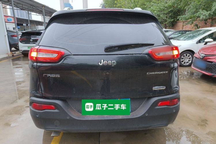 Used Jeep Cherokee 2016 2.0L Superior Edition