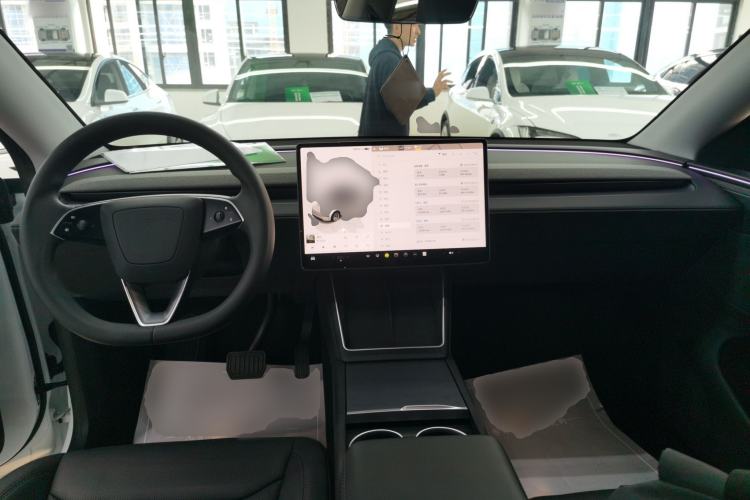 Used Tesla Model Y 2025 Long-Range All-Wheel-Drive Version
