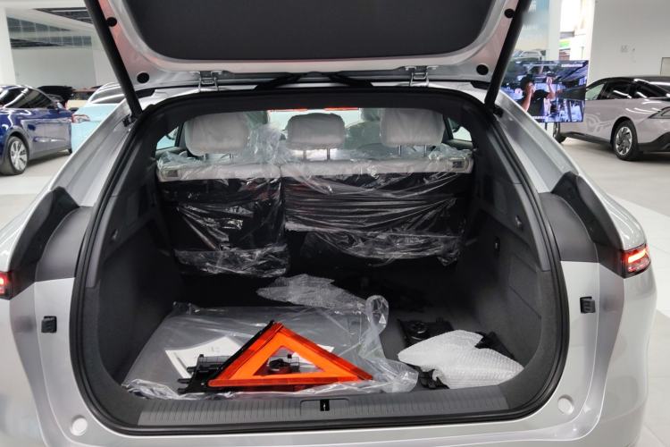 Used XPeng G6 2025 625 Long-Range Max Tech Edition Trunk