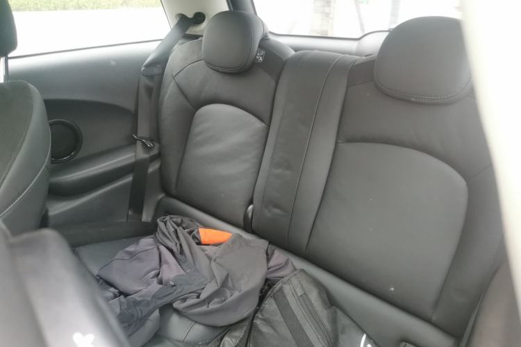 Used MINI MINI 2020 1.5T COOPER Classic Edition Three-Door Exclusive Color Version
