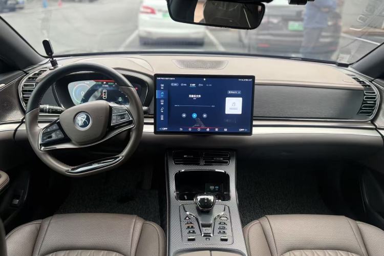 Used BYD Han 2024 EV Glory Edition 715KM Front-Wheel-Drive Flagship Model
