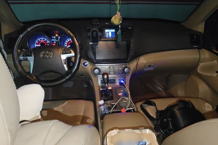 Used Toyota Highlander 2012 2.7L Two-Wheel Drive 7-Seater Luxury Edition
