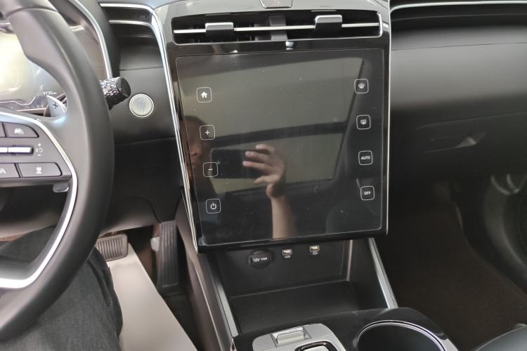 Used Hyundai Tucson 2023 Tucson L 1.5T Automatic Two-Wheel Drive DLX Luxury Edition Audio And AC Panel