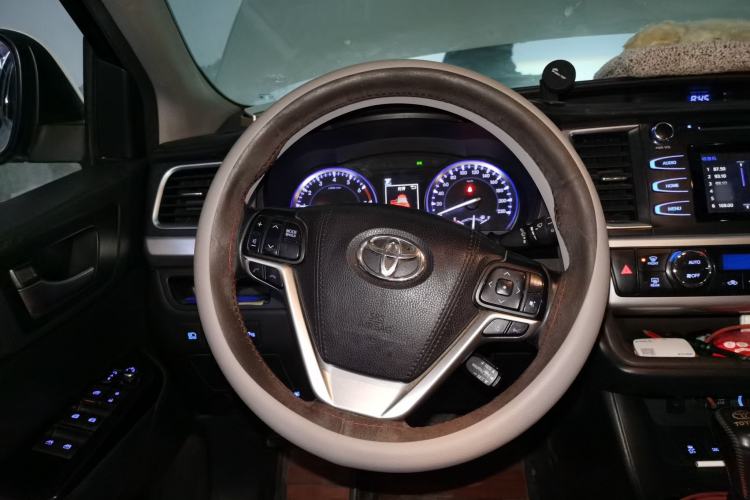Used Toyota Highlander 2018 2.0T Four-Wheel Drive Luxury Edition 7 Seats China V Emission Standard Steering Wheel