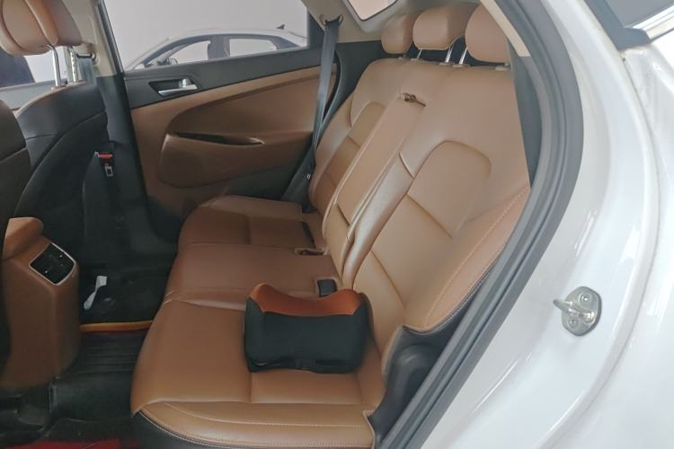 Used Hyundai Tucson 2015 1.6T Dual-Clutch Two-Wheel-Drive Smart Model Left Rear Seat