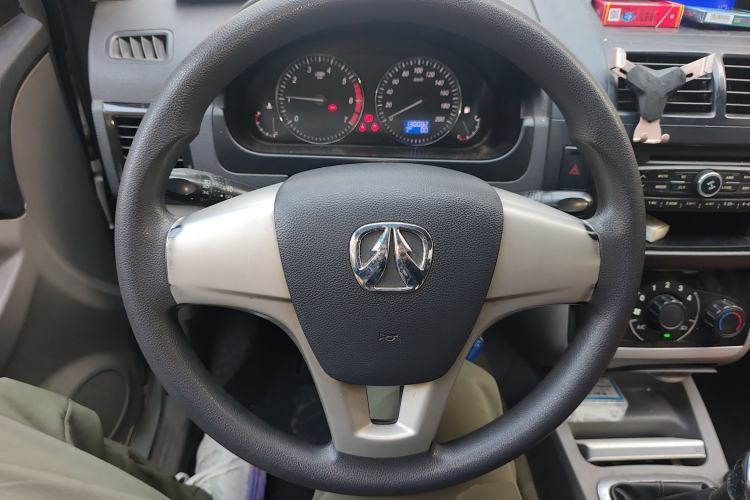 Used BAIC Weiwang M20 2014 1.5L practical type BJ415A Steering Wheel