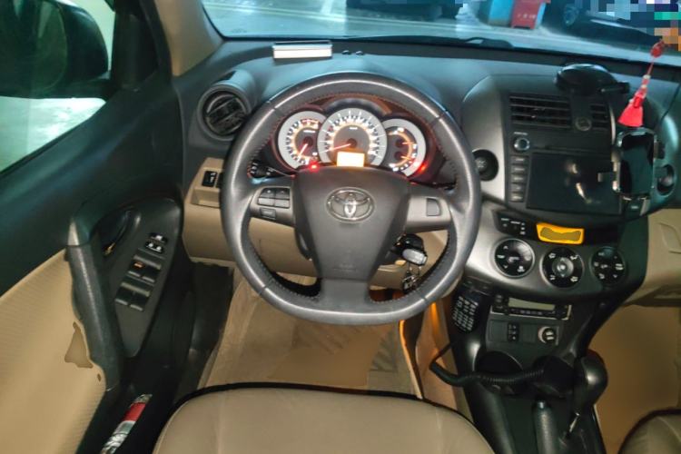 Used Toyota RAV4 2012 Luxurious 2.4L Automatic 4x4 with Stylish Features
