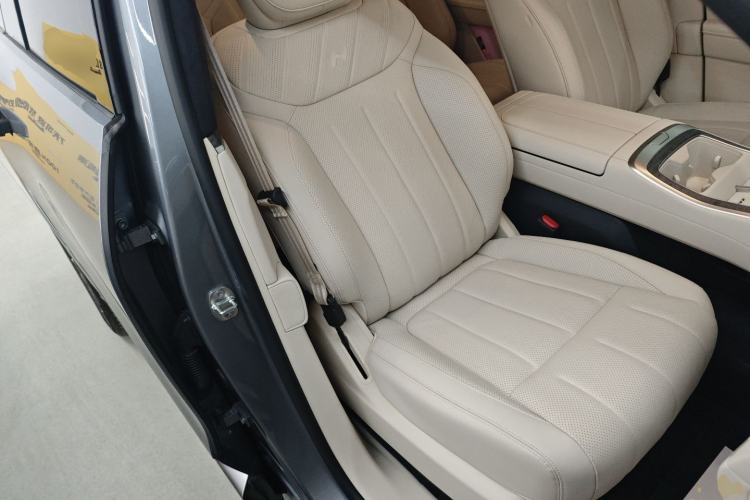 Used ONVO Luxeed L90 2025 Model—Max Six-Seater Version
