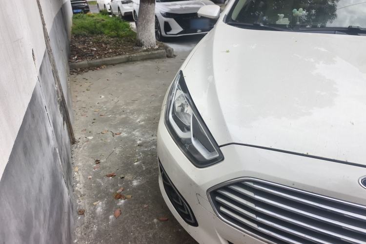 Used Ford Escort 2017 Revised Version 1.5L Manual Comfort Edition Right Front Headlight