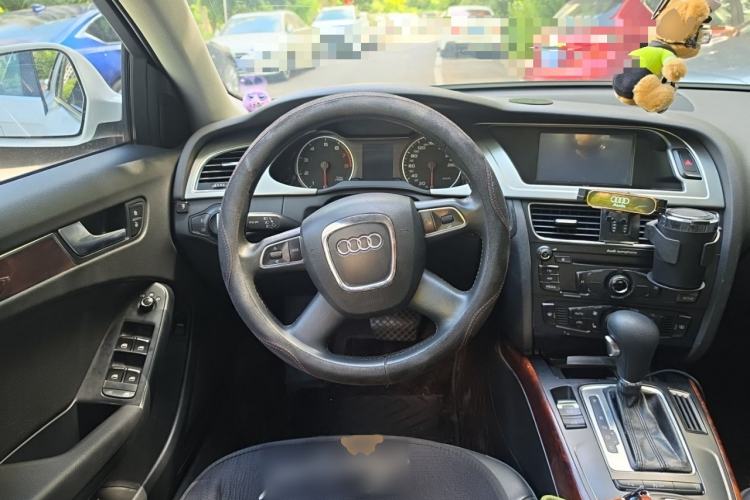 Used Audi A4L 2012 2.0 TFSI automatic Comfort trim level