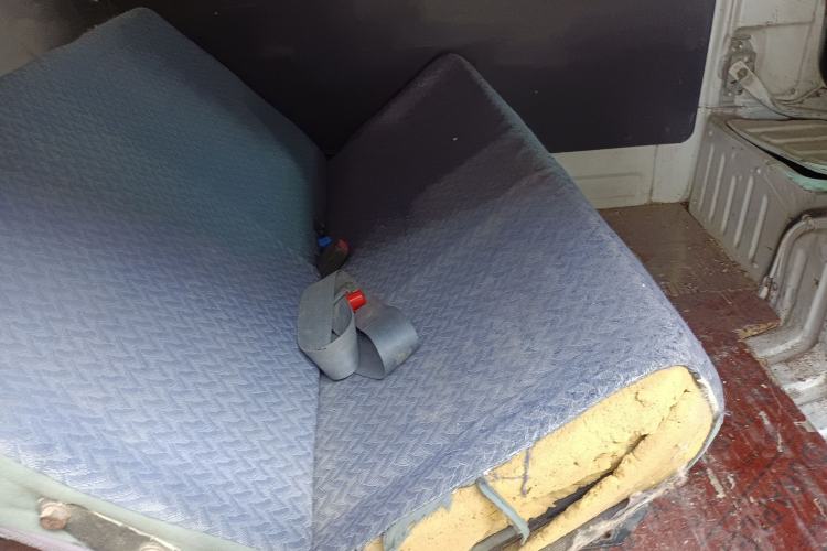 Used Jinbei Hiace 2011 2.0L 5th Generation Kuaiyunwang Standard Version 4G20B Left Rear Seat