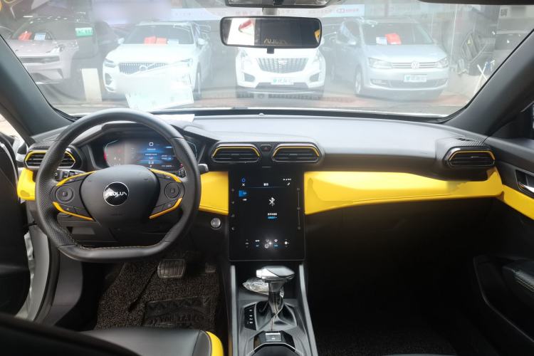 Used Dongfeng Aeolus Yixuan 2023 Mach Edition 1.5T Automatic Pursuit Rider Version Center Console