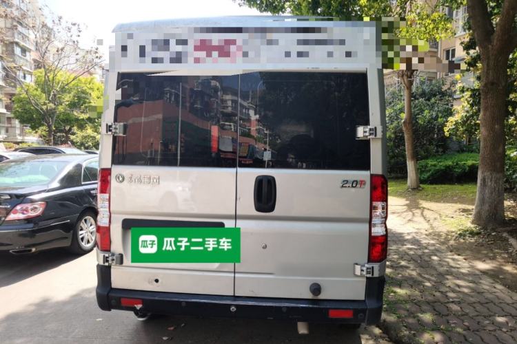 Used Dongfeng Yufeng 2023 V9+ 2.0T Manual Front-Wheel-Drive Multi-Function Mid-Roof Van with 7/8/9 Seats Rear