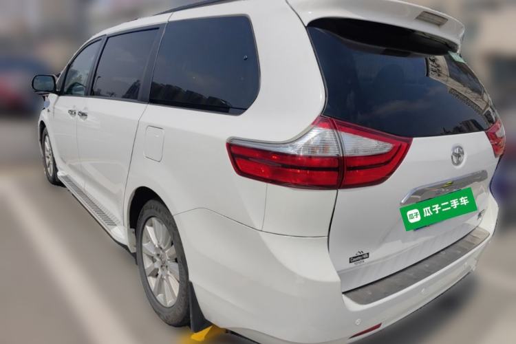 Used Toyota SIENNA 2017 3.5L Four-Wheel Drive LE Trim 7 Seats – U.S. Specification
