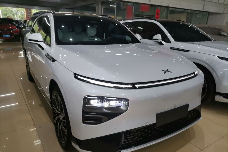 Used XPeng G9 2022 570 Pro Front Right 45 Deg