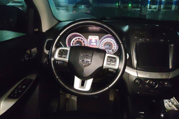 Used Dodge Journey 2013 2.4L Two-Wheel Drive Luxury Version
