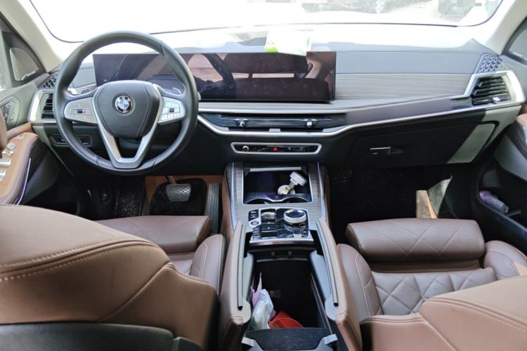 Used BMW X7 2023 xDrive40i Luxury Package with Leading Features