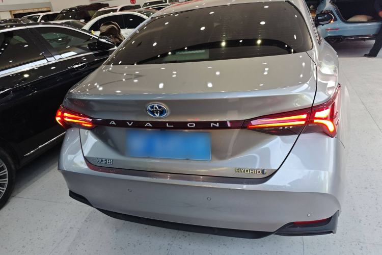 Used Toyota Avalon 2022 Dual-Engine 2.5L XLE Premium Edition Exterior 4