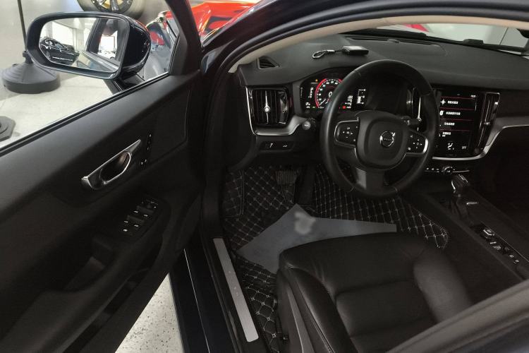 Used Volvo S60 2021 T4 Zhiyi Luxury Edition
